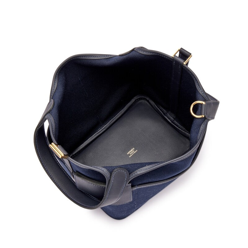 Hermès Caban Swift and Bleu Marine Toile Goeland Cargo Picotin Lock 18 Gold Hardware
