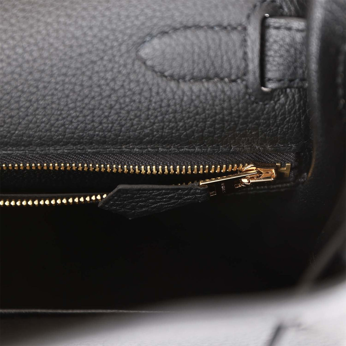 Hermès Kelly Retourne 28 Black Togo Gold Hardware