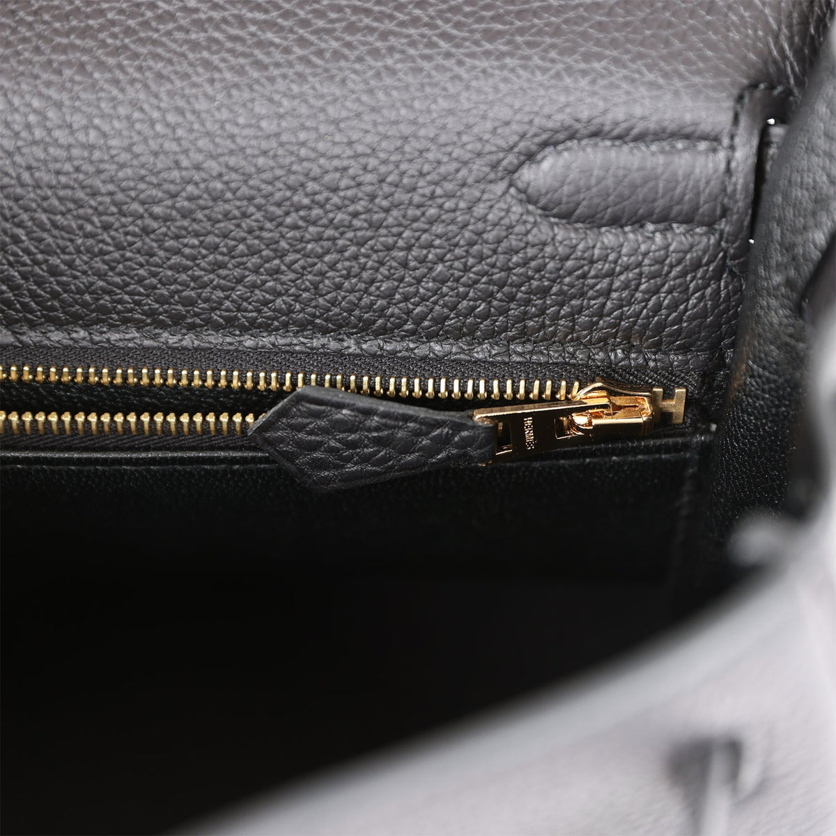 Hermès Kelly Retourne 25 Black Togo Gold Hardware