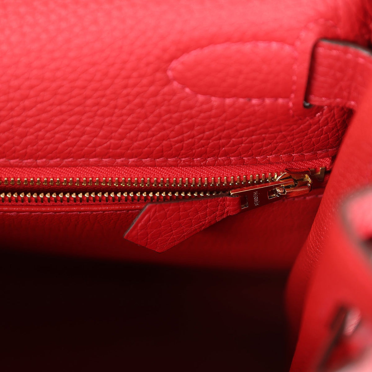 Hermès Kelly Retourne 28 Vermillion Clemence Gold Hardware