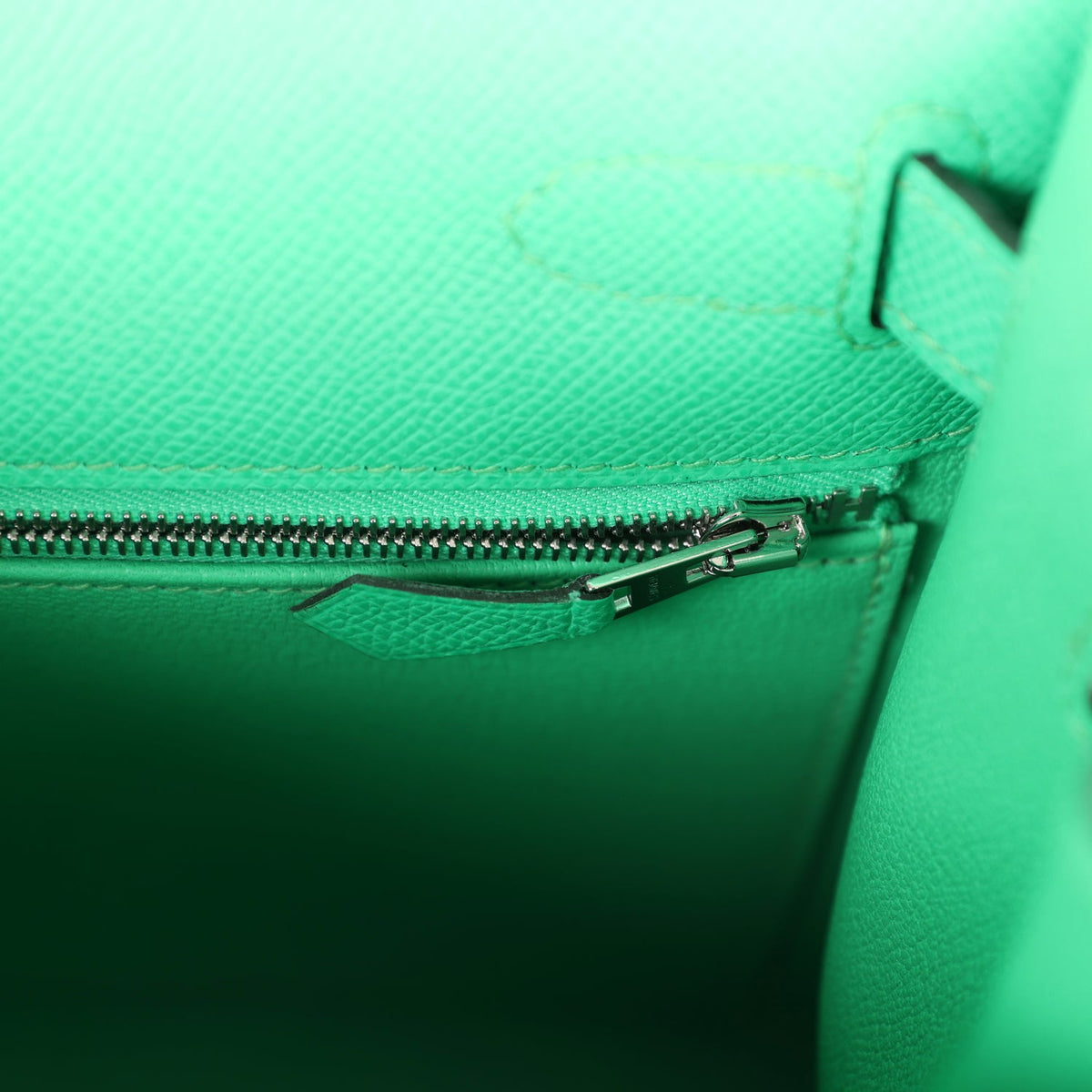 Hermès Kelly Sellier 28 Vert Comics Epsom Palladium Hardware