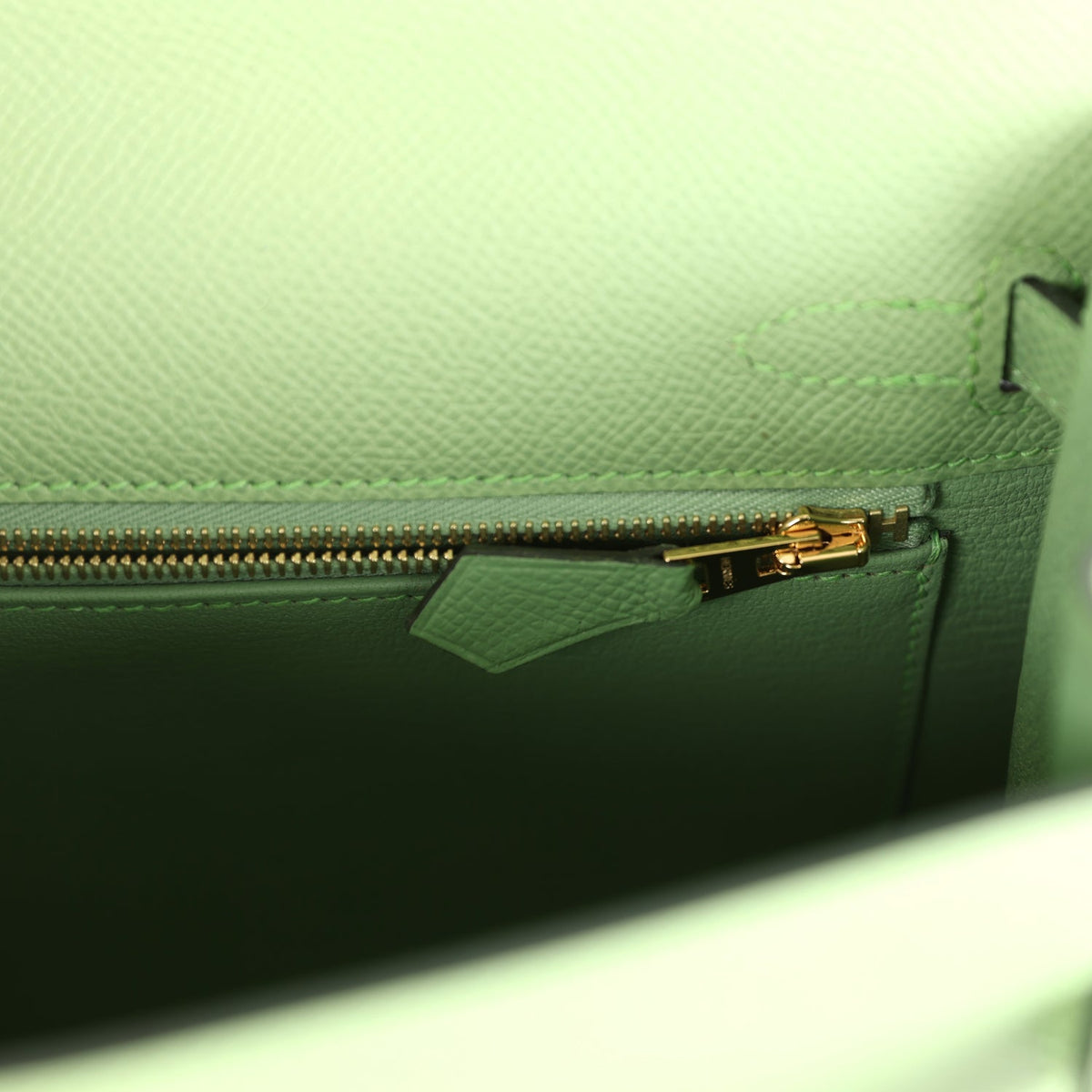 Hermès Kelly Sellier 25 Vert Criquet Epsom Gold Hardware