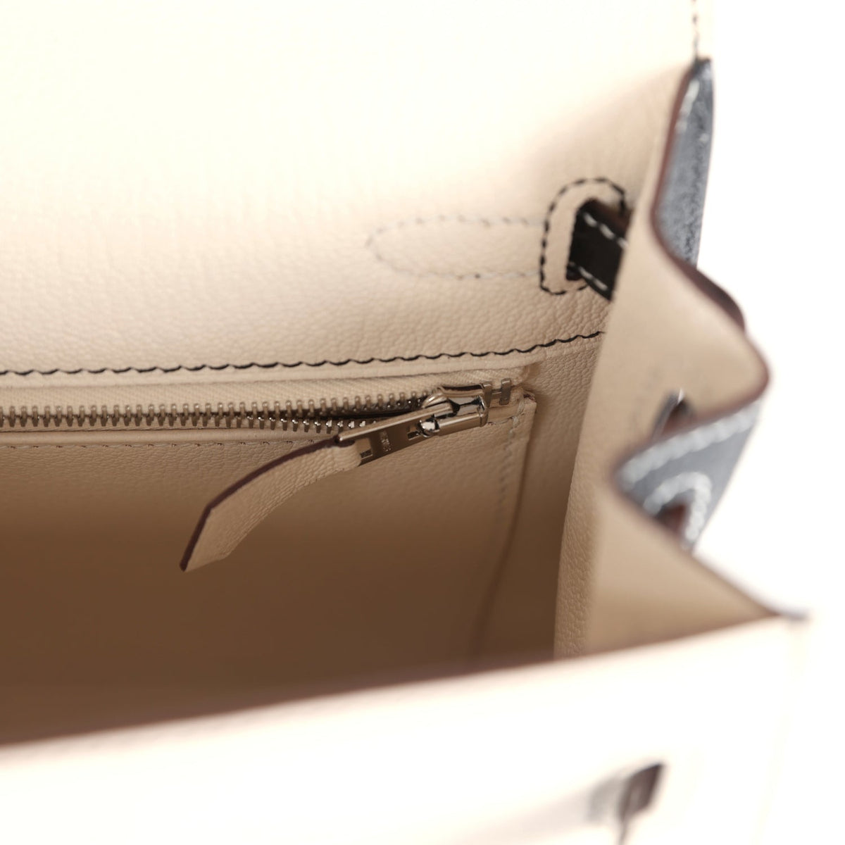 Hermès Special Order (HSS) Kelly Sellier 25 Nata and Black Chevre Mysore Brushed Palladium Hardware
